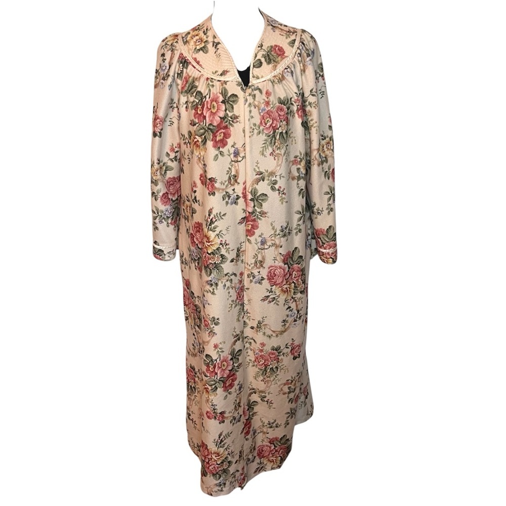 Vintage Leisure Life Floral Quilted Housecoat Robe 70s Half Zip Cottagecore